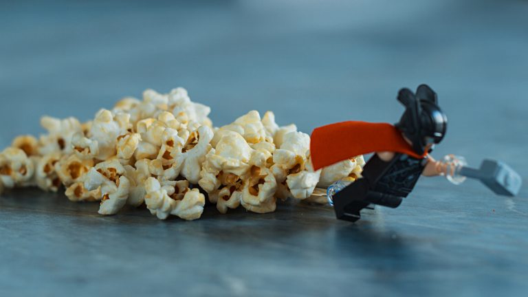 Mit Popcorn und Käse-Dip in fremde Welten