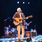 John Hiatt im Konzert – ein Sänger, zwei Perspektiven