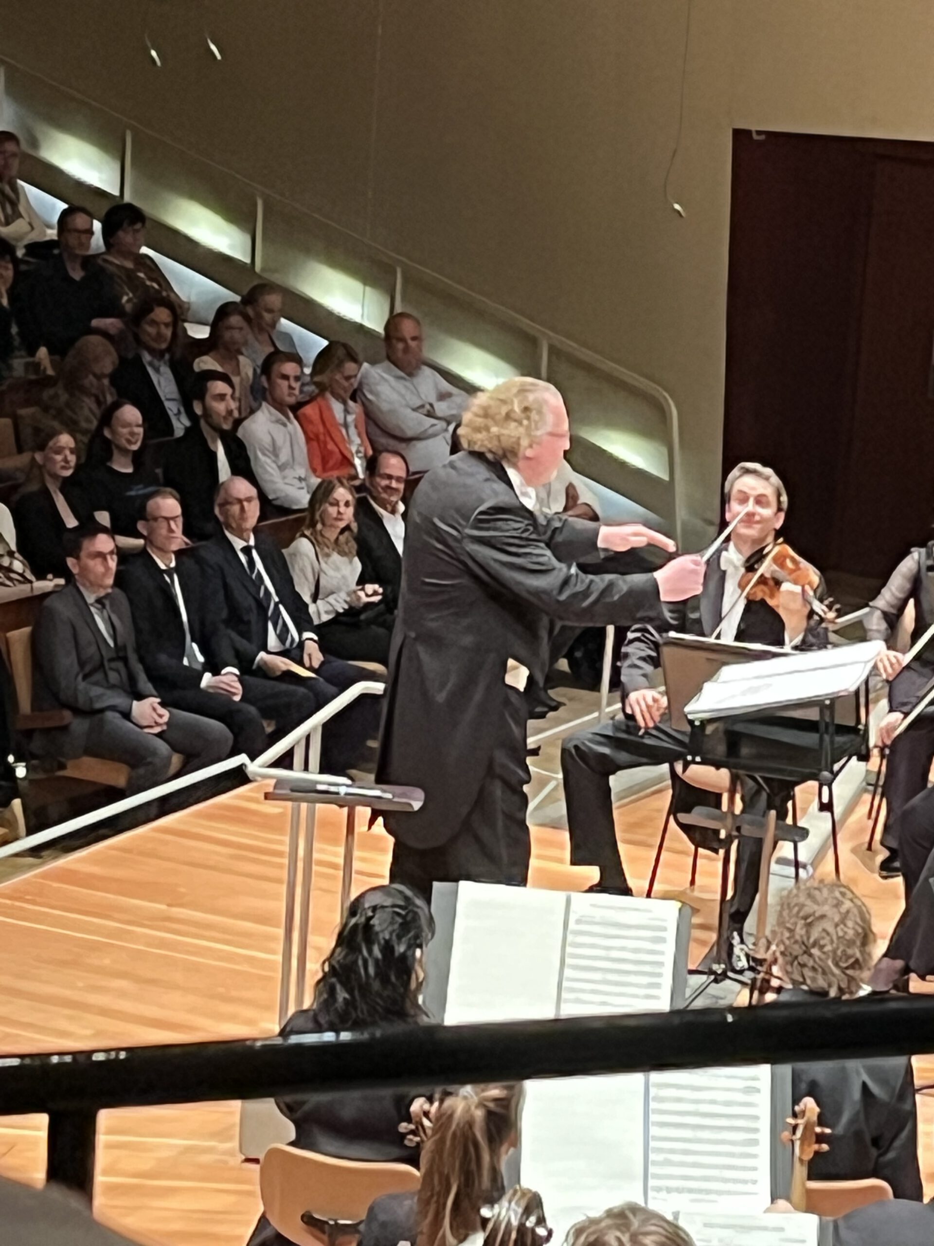 John Williams-Konzert: Dirigent und Konzertmeister.